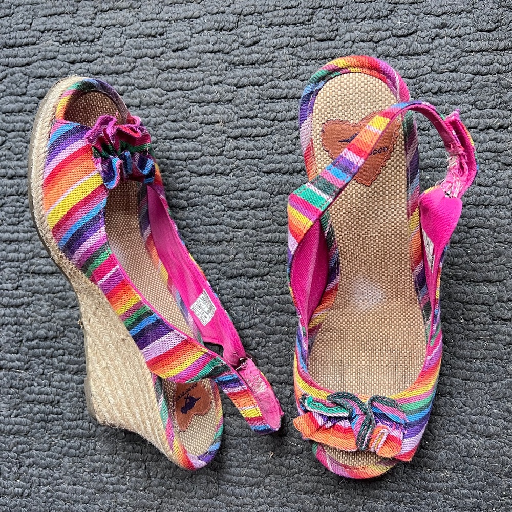 Open toe shoes